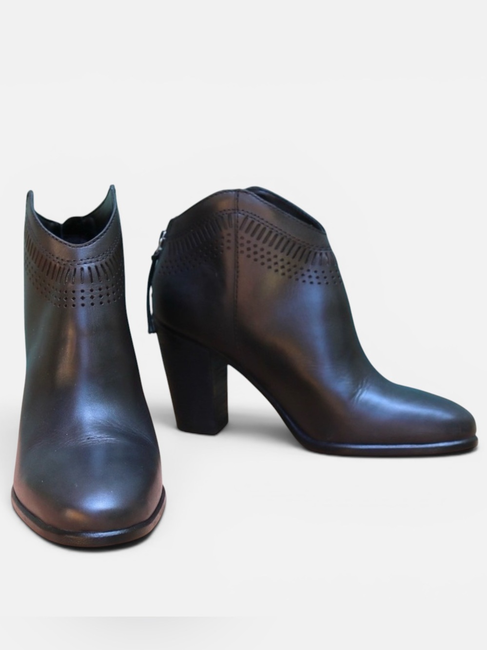 Vince Camuto Fetter Black Laser Cut Leather Heeled Ankle Boots Size 9.5